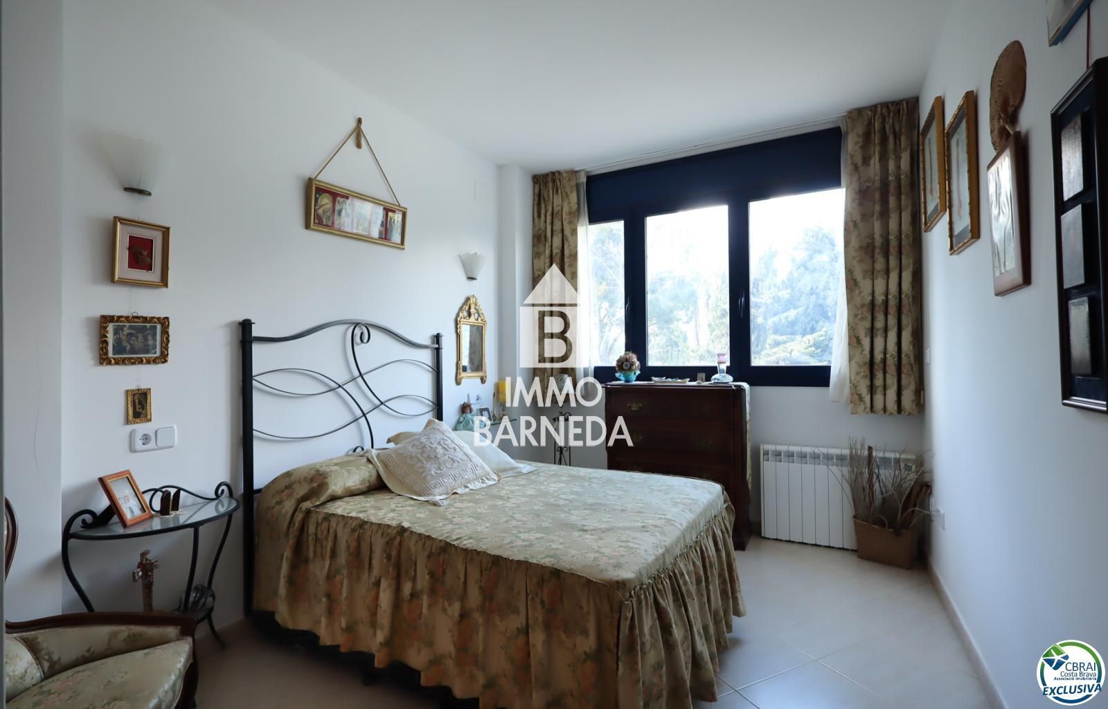 Apartament de 3 habitacions amb terrassa i plaça d'aparcament al Port de Lla