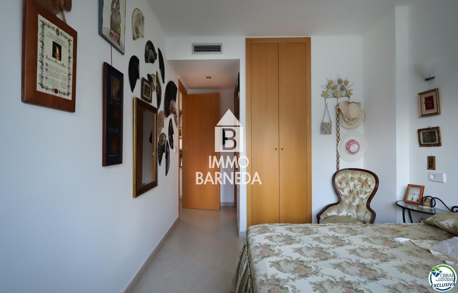 Apartament de 3 habitacions amb terrassa i plaça d'aparcament al Port de Lla