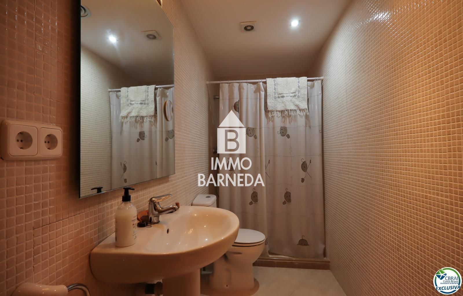 Apartament de 3 habitacions amb terrassa i plaça d'aparcament al Port de Lla