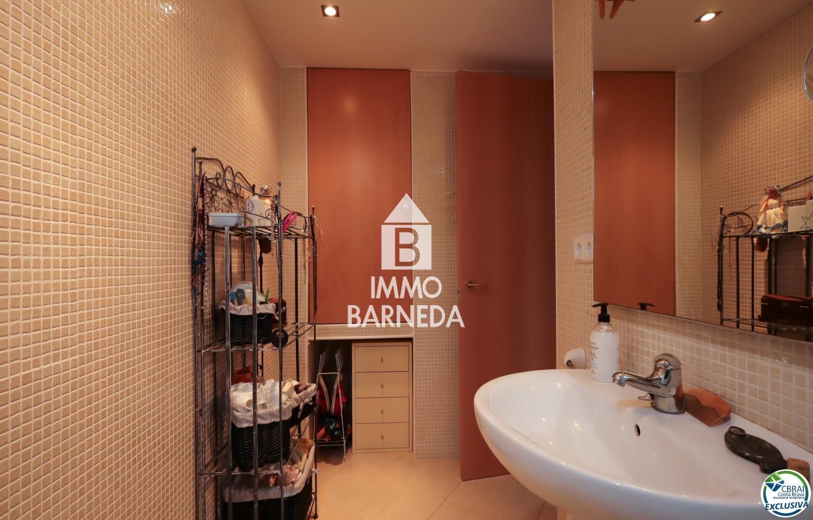 Apartament de 3 habitacions amb terrassa i plaça d'aparcament al Port de Lla