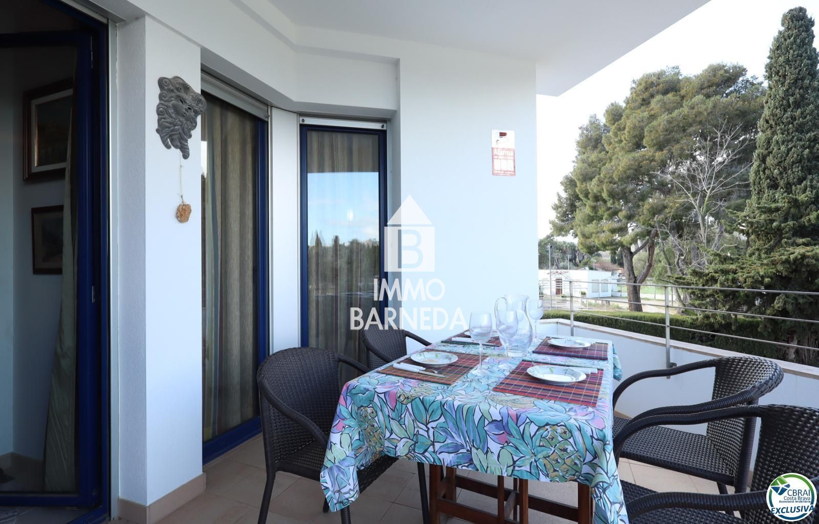 Apartament de 3 habitacions amb terrassa i plaça d'aparcament al Port de Lla