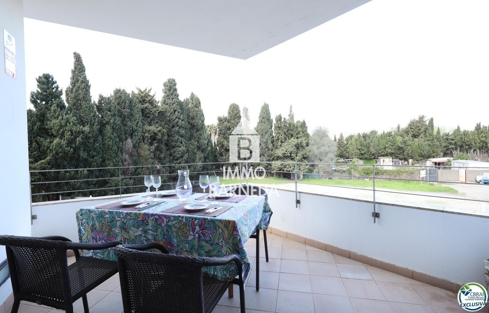 Apartament de 3 habitacions amb terrassa i plaça d'aparcament al Port de Lla