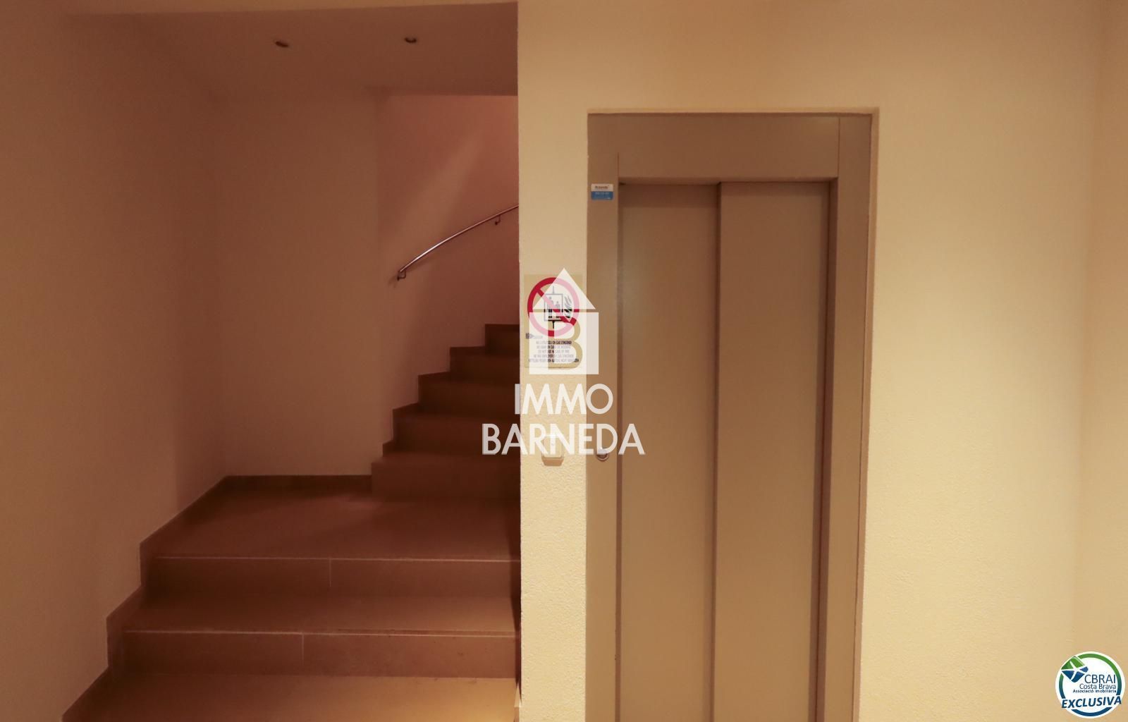 Apartament de 3 habitacions amb terrassa i plaça d'aparcament al Port de Lla