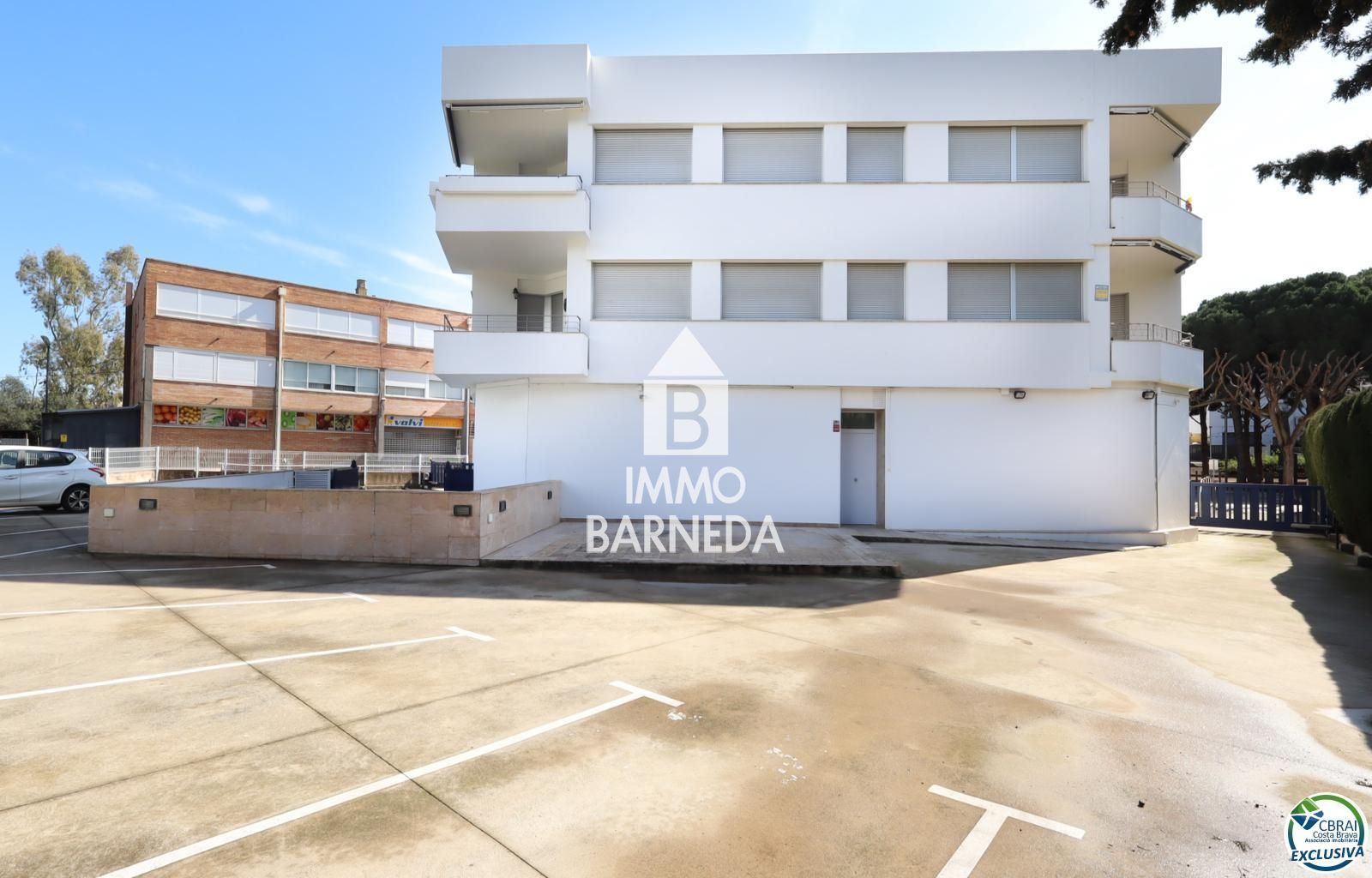 Apartament de 3 habitacions amb terrassa i plaça d'aparcament al Port de Lla