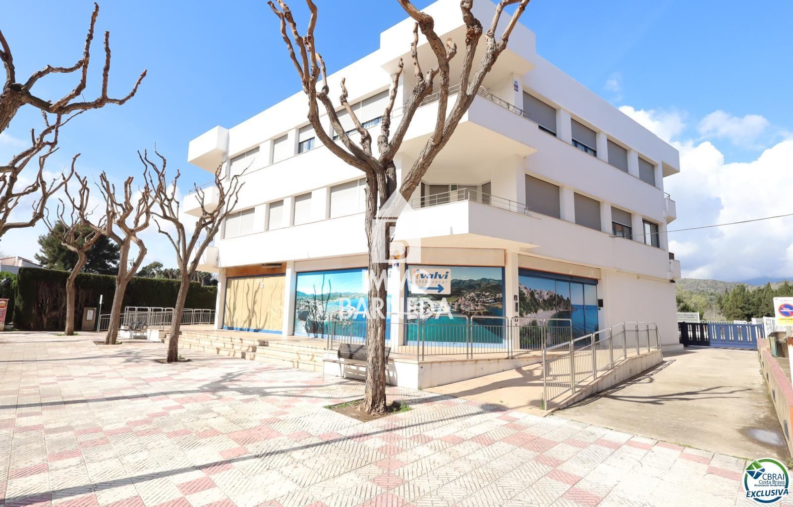 Apartament de 3 habitacions amb terrassa i plaça d'aparcament al Port de Lla