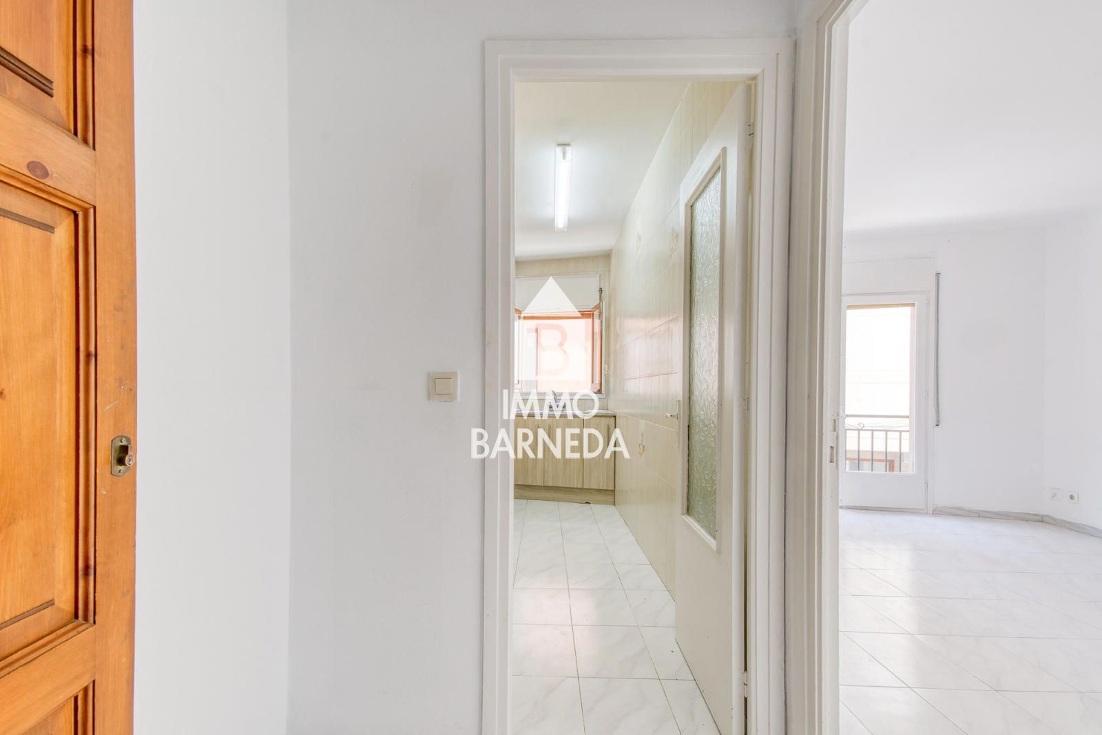 Pis ampli al cor de Castelló d'Empúries en finca de només 3 veïns