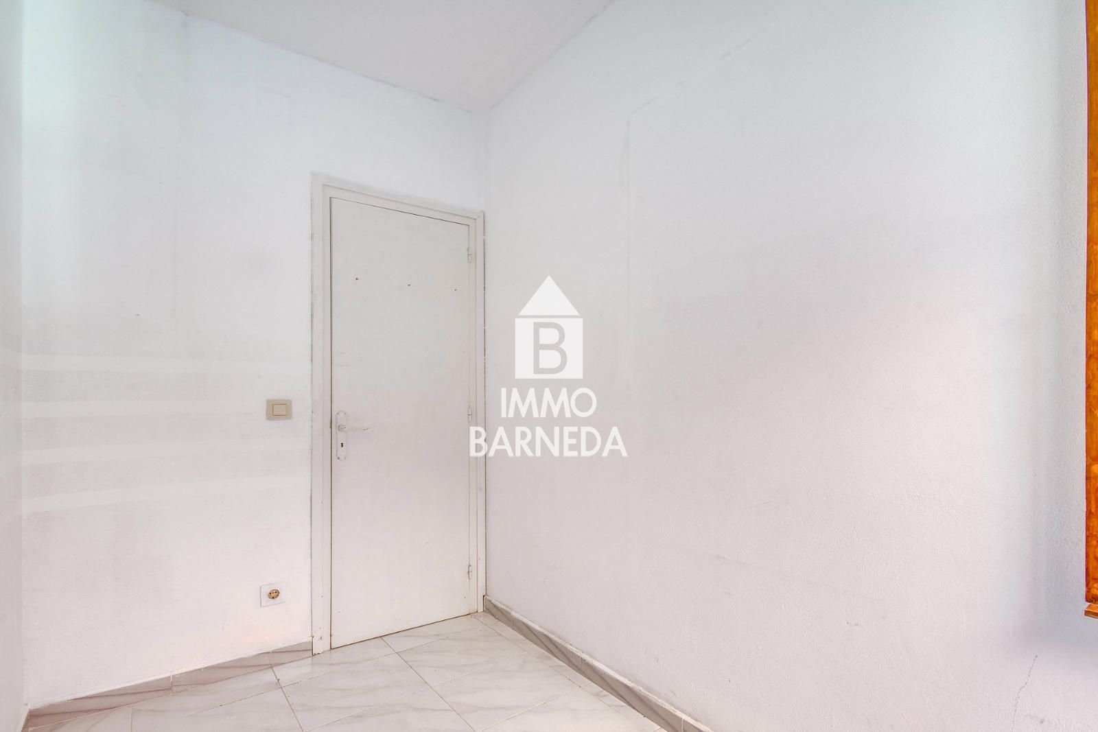 Pis ampli al cor de Castelló d'Empúries en finca de només 3 veïns