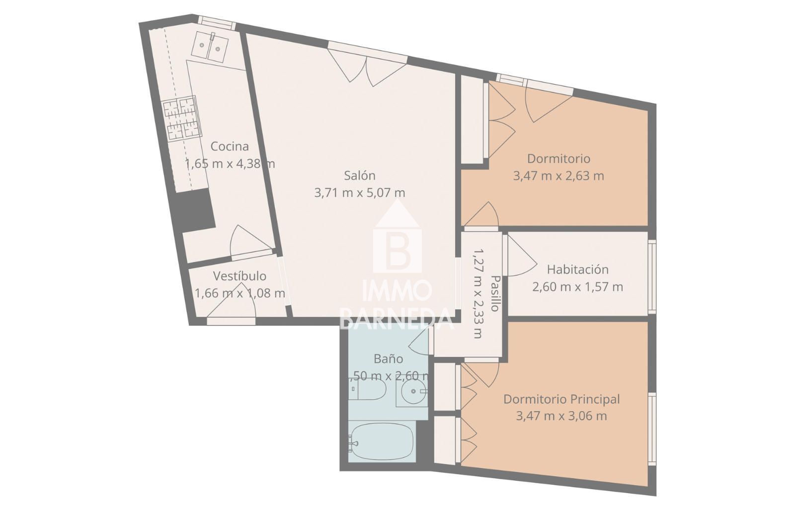 Pis ampli al cor de Castelló d'Empúries en finca de només 3 veïns