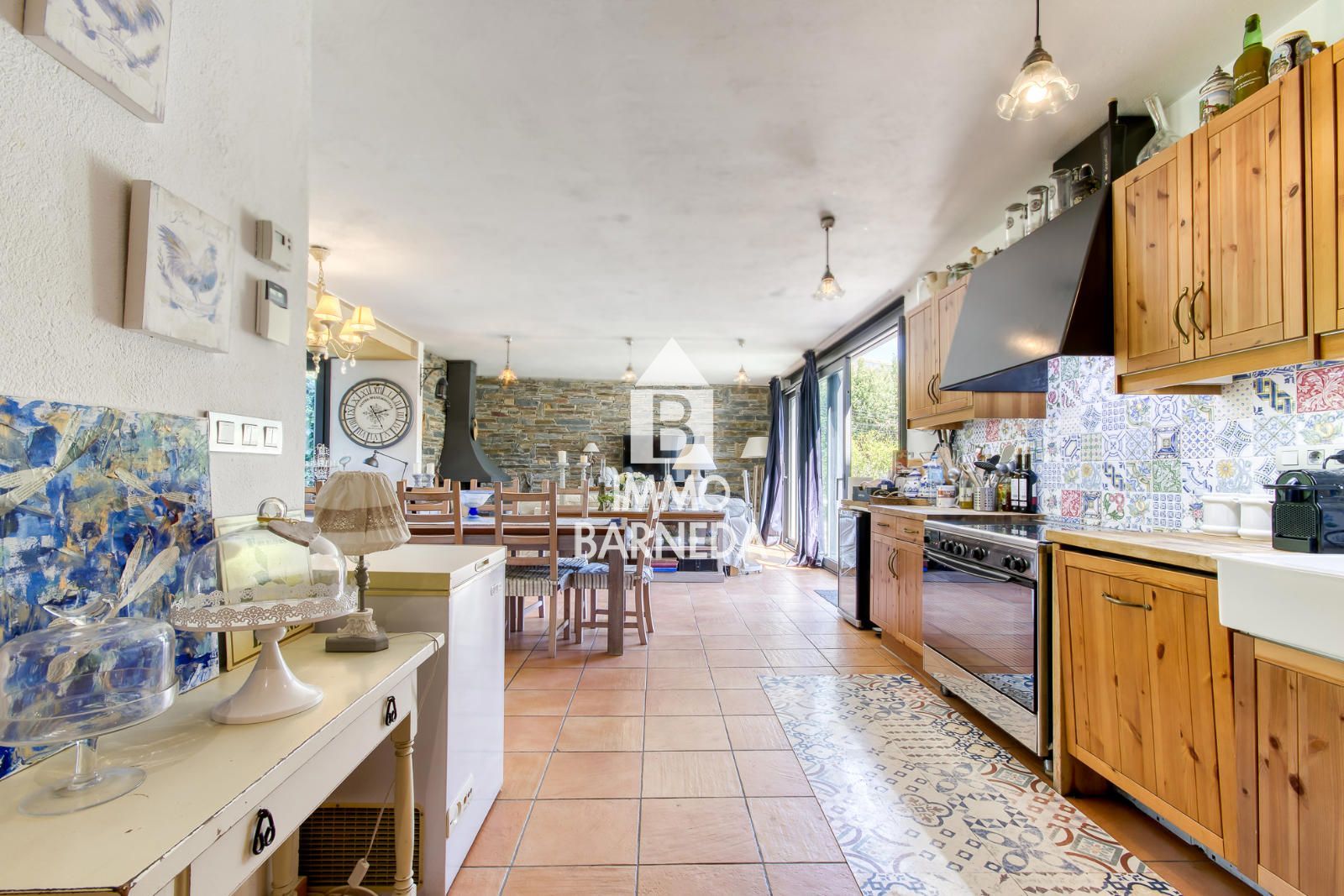 Casa unifamiliar exclusiva con ascensor, jardín y múltiples espacios independientes en Llançà