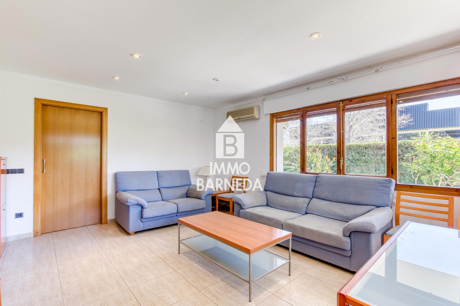 Casa unifamiliar exclusiva con ascensor, jardín y múltiples espacios independientes en Llançà