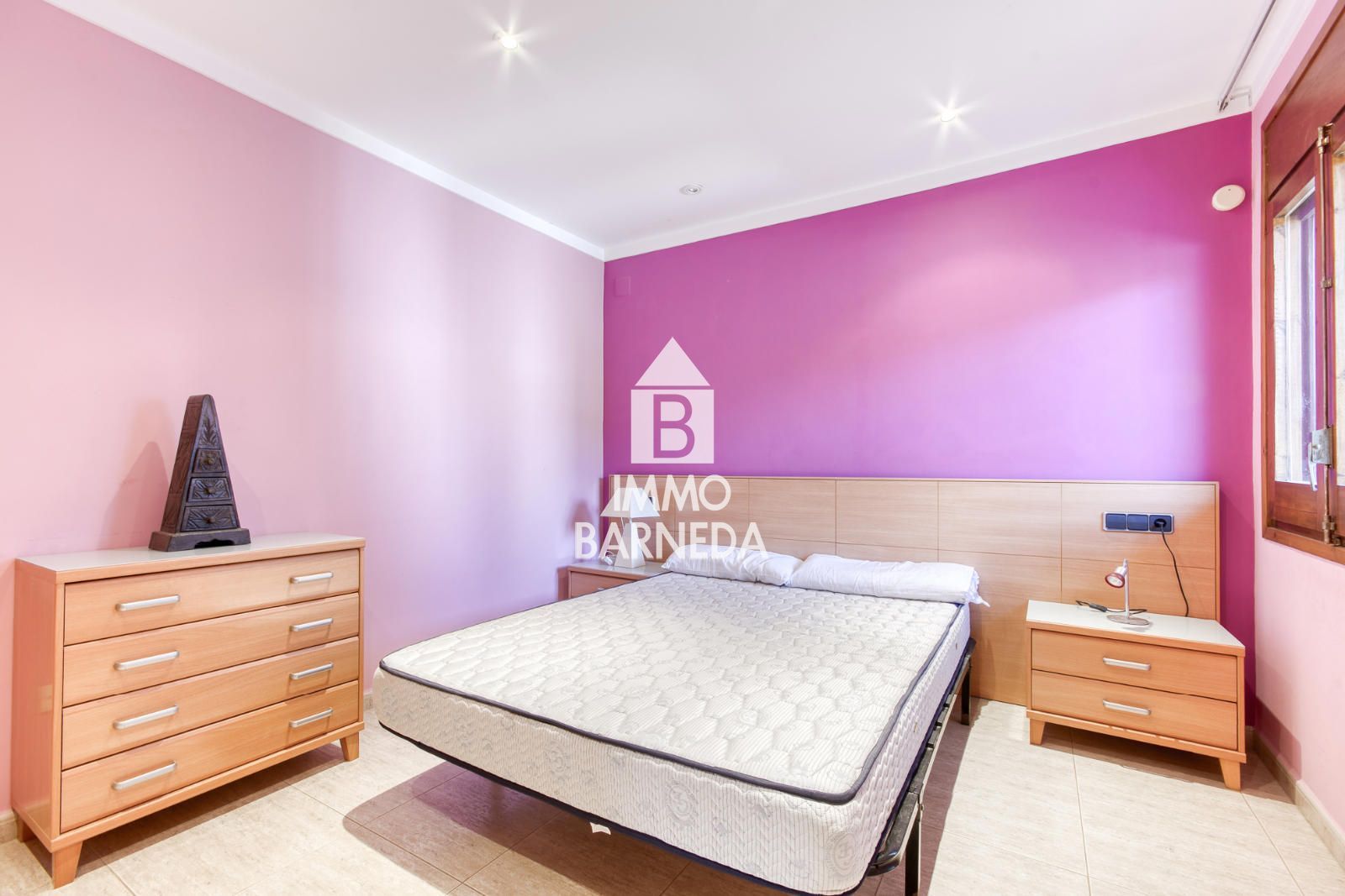 Casa unifamiliar exclusiva con ascensor, jardín y múltiples espacios independientes en Llançà