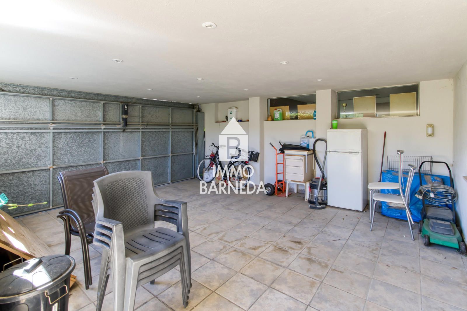 Casa unifamiliar exclusiva con ascensor, jardín y múltiples espacios independientes en Llançà