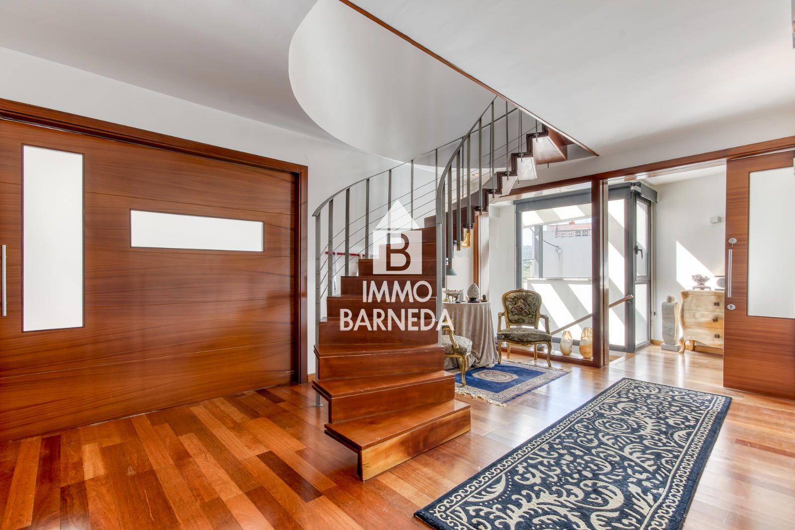 Casa unifamiliar exclusiva con ascensor, jardín y múltiples espacios independientes en Llançà