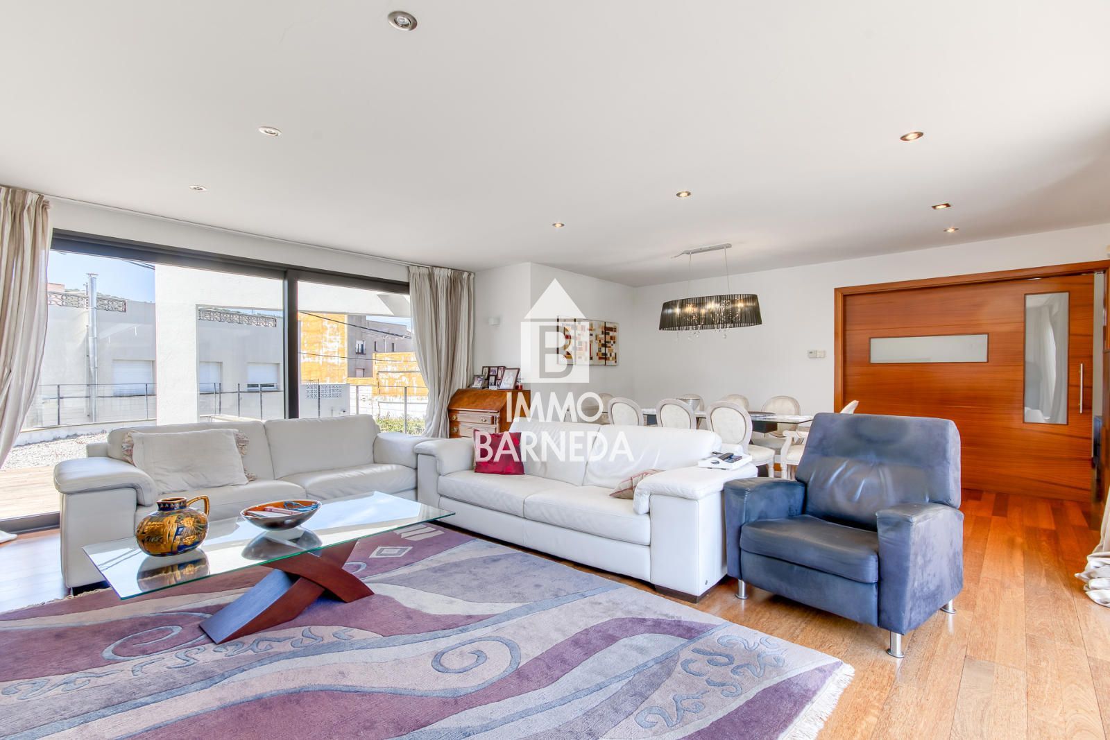 Casa unifamiliar exclusiva con ascensor, jardín y múltiples espacios independientes en Llançà