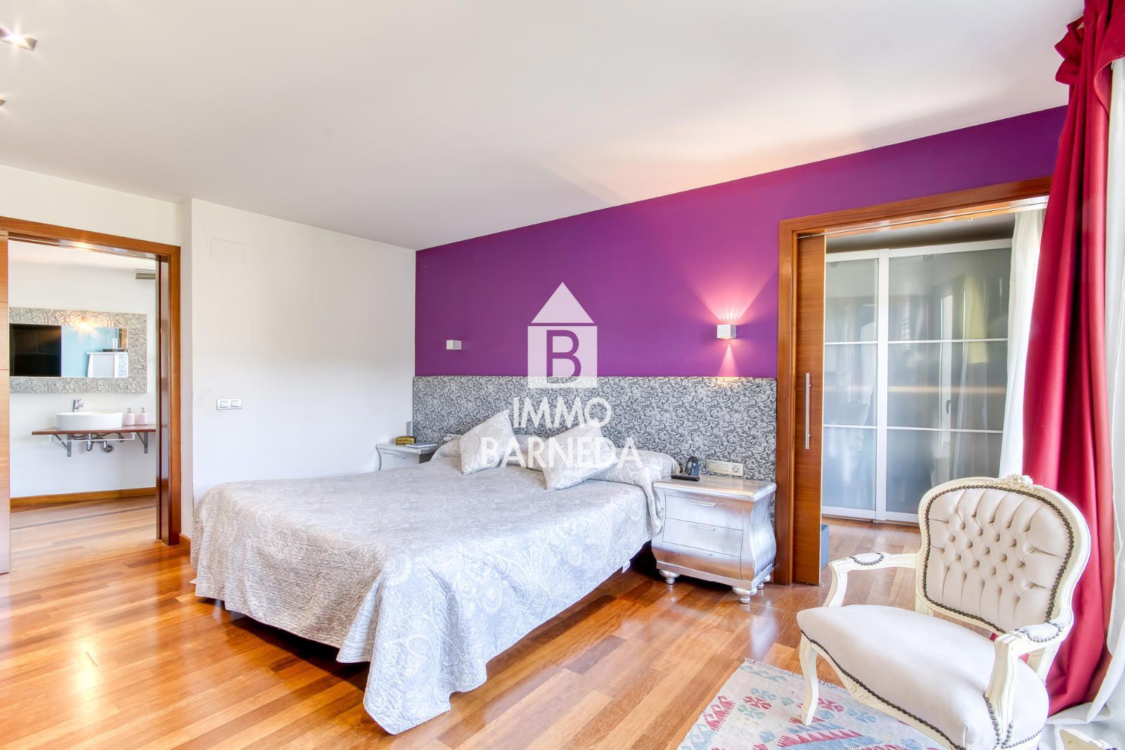 Casa unifamiliar exclusiva con ascensor, jardín y múltiples espacios independientes en Llançà