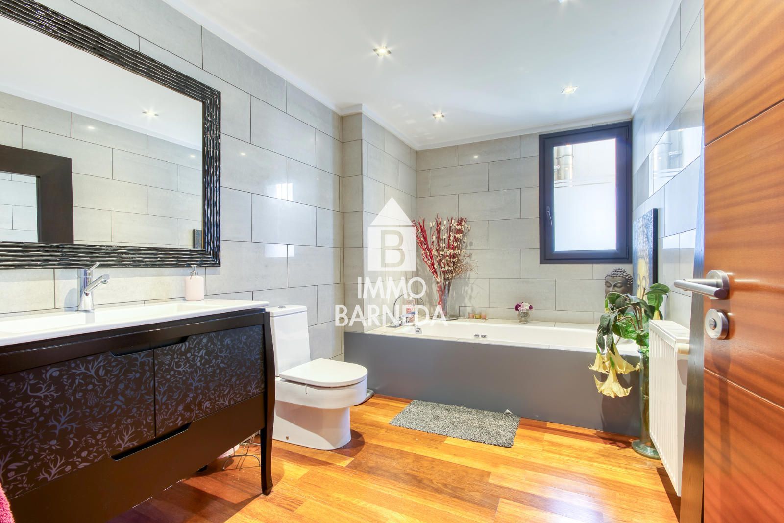 Casa unifamiliar exclusiva con ascensor, jardín y múltiples espacios independientes en Llançà