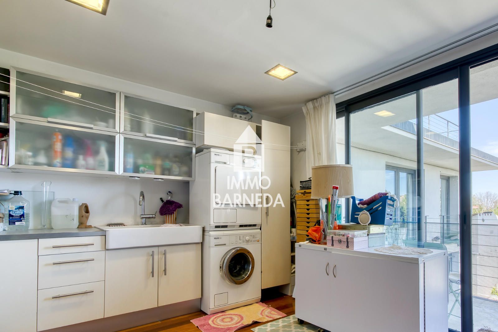 Casa unifamiliar exclusiva con ascensor, jardín y múltiples espacios independientes en Llançà