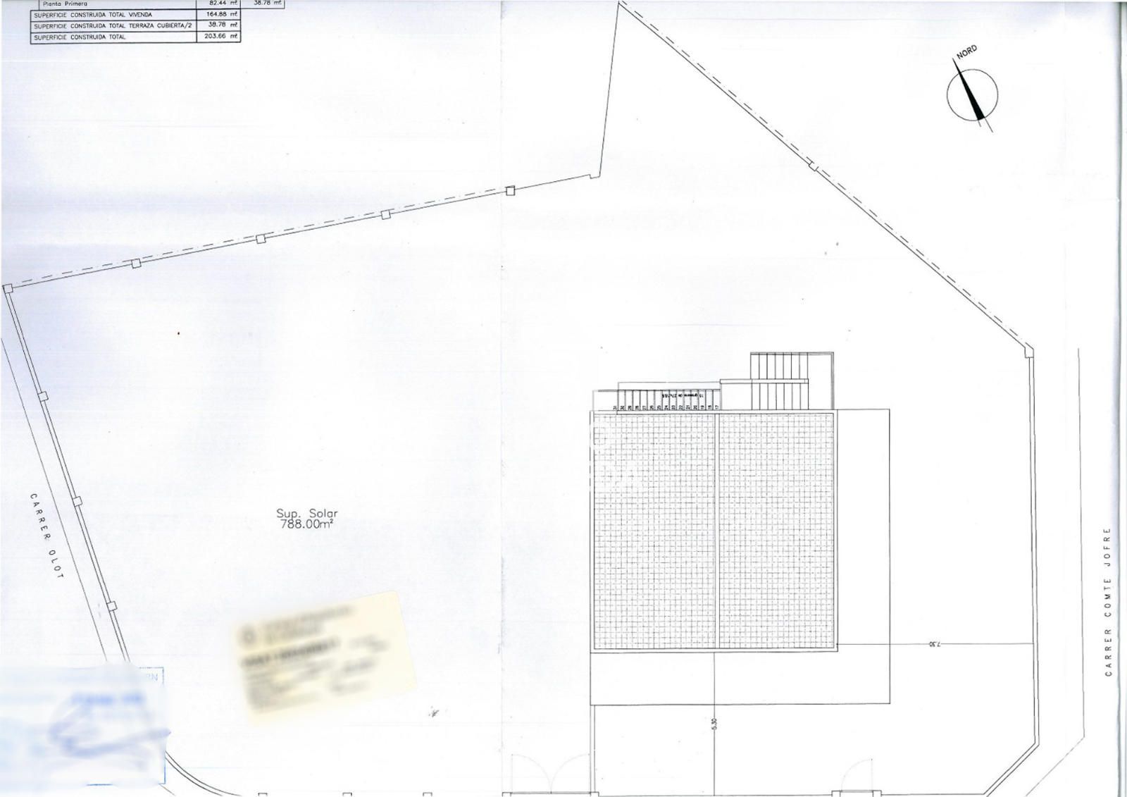 Casa unifamiliar exclusiva con ascensor, jardín y múltiples espacios independientes en Llançà