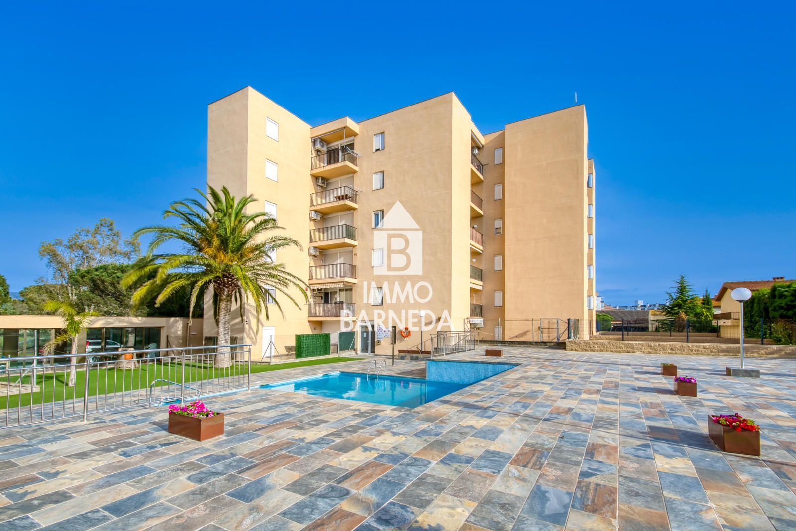 Charmant appartement avec terrasse et piscine communautaire à Roses