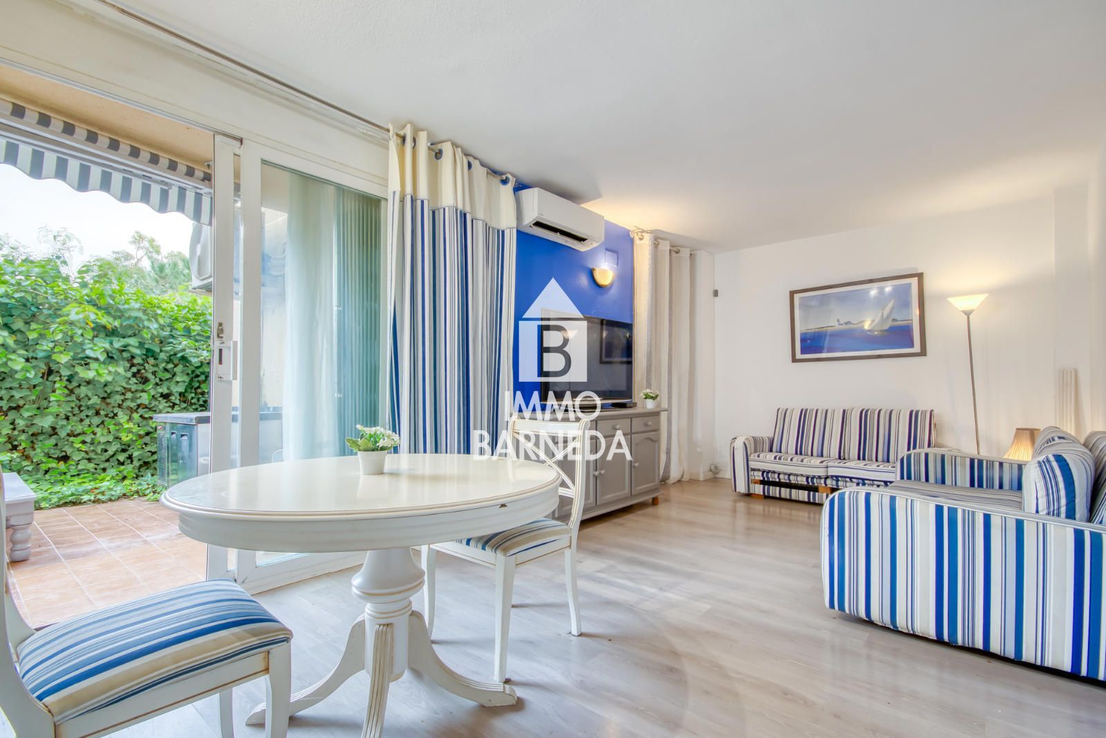 Charmant appartement avec terrasse et piscine communautaire à Roses
