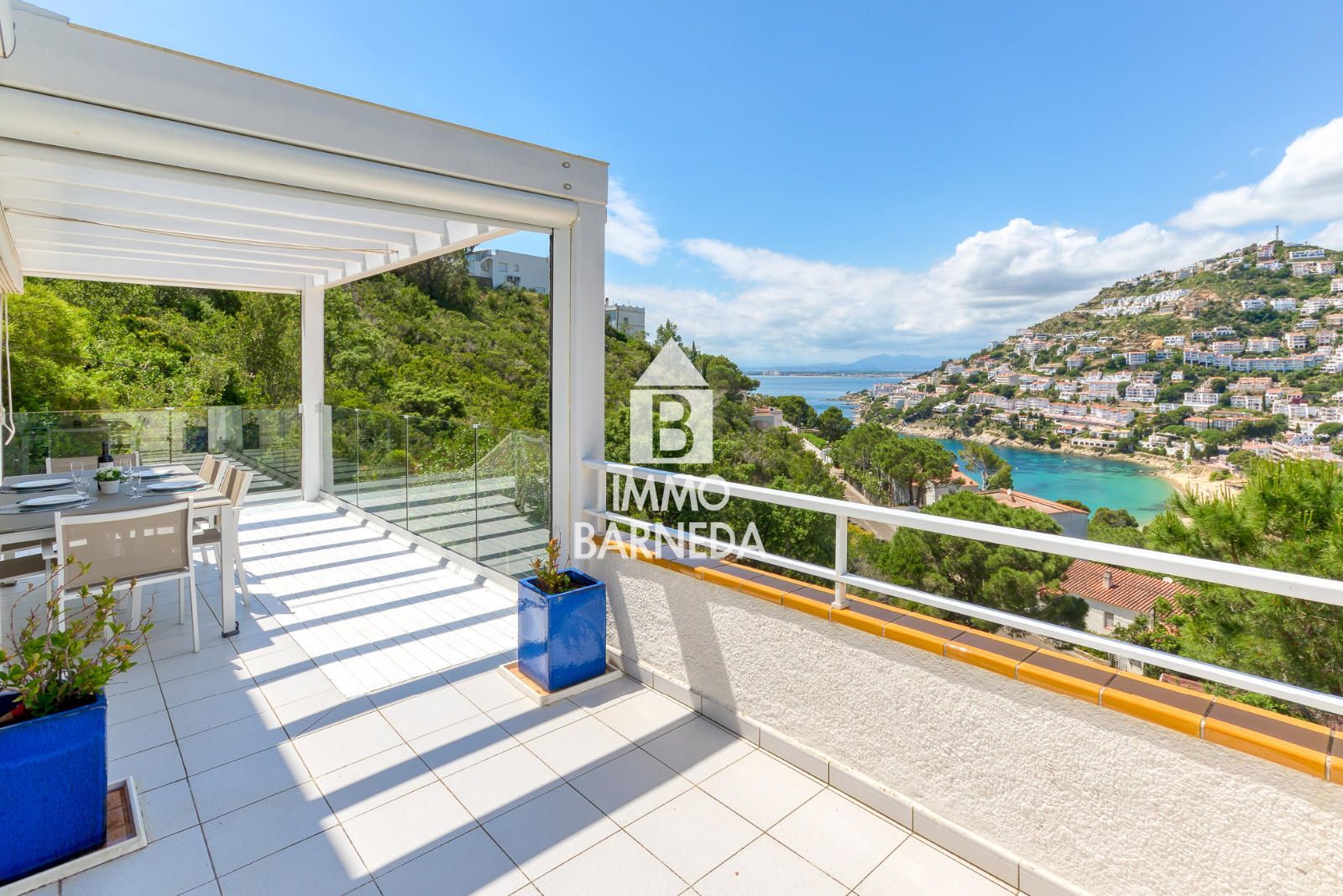 Apartamento con gran terraza y pérgola con vistas al mar en Canyelles