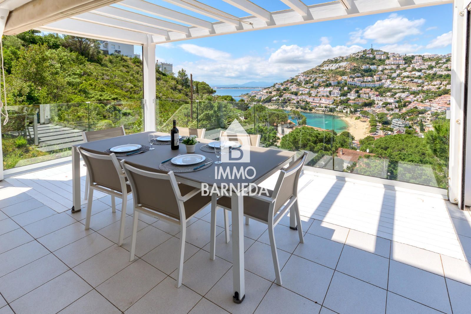 Apartamento con gran terraza y pérgola con vistas al mar en Canyelles