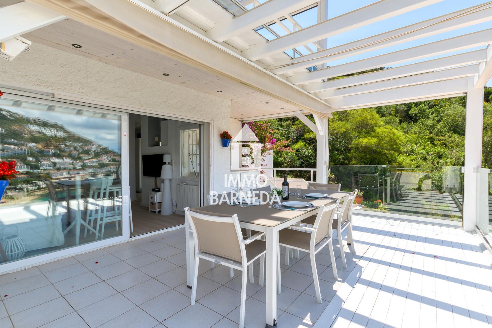 Apartamento con gran terraza y pérgola con vistas al mar en Canyelles