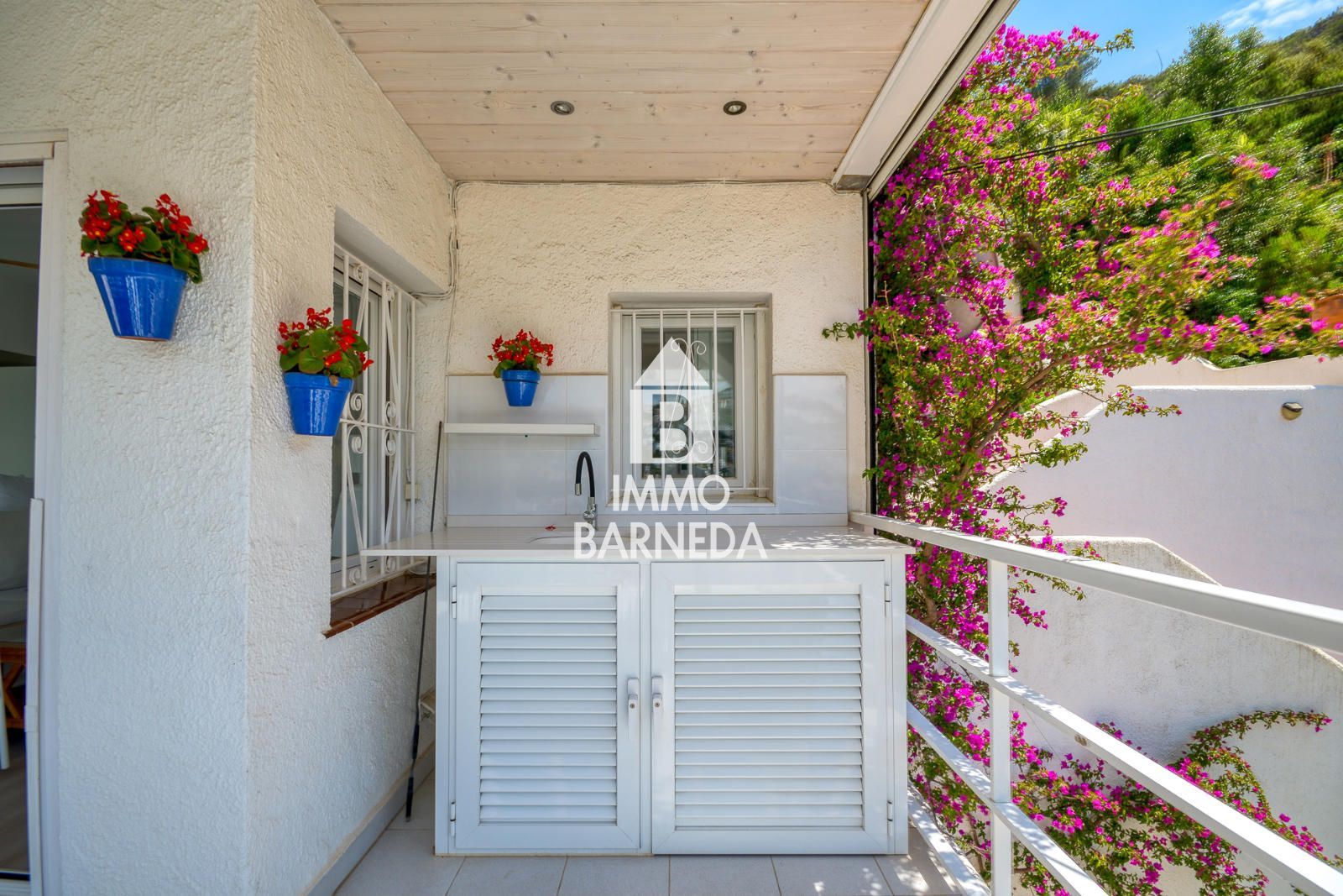 Apartamento con gran terraza y pérgola con vistas al mar en Canyelles