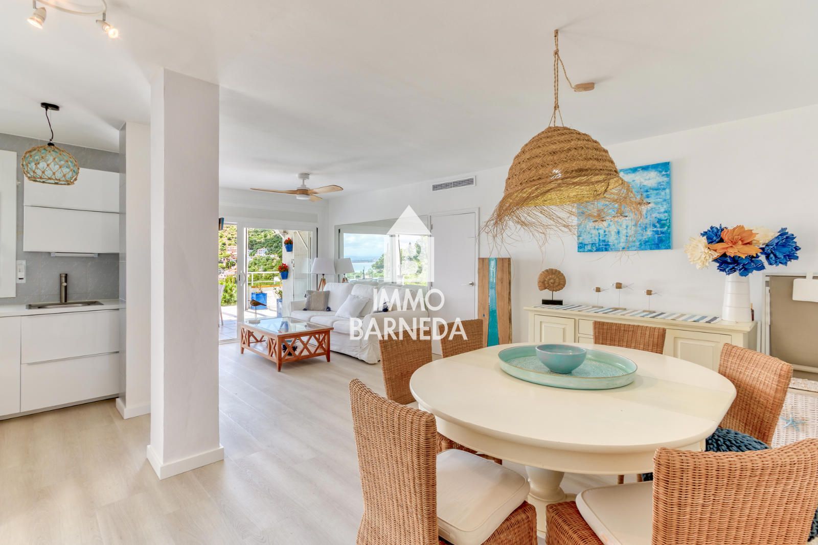 Apartamento con gran terraza y pérgola con vistas al mar en Canyelles