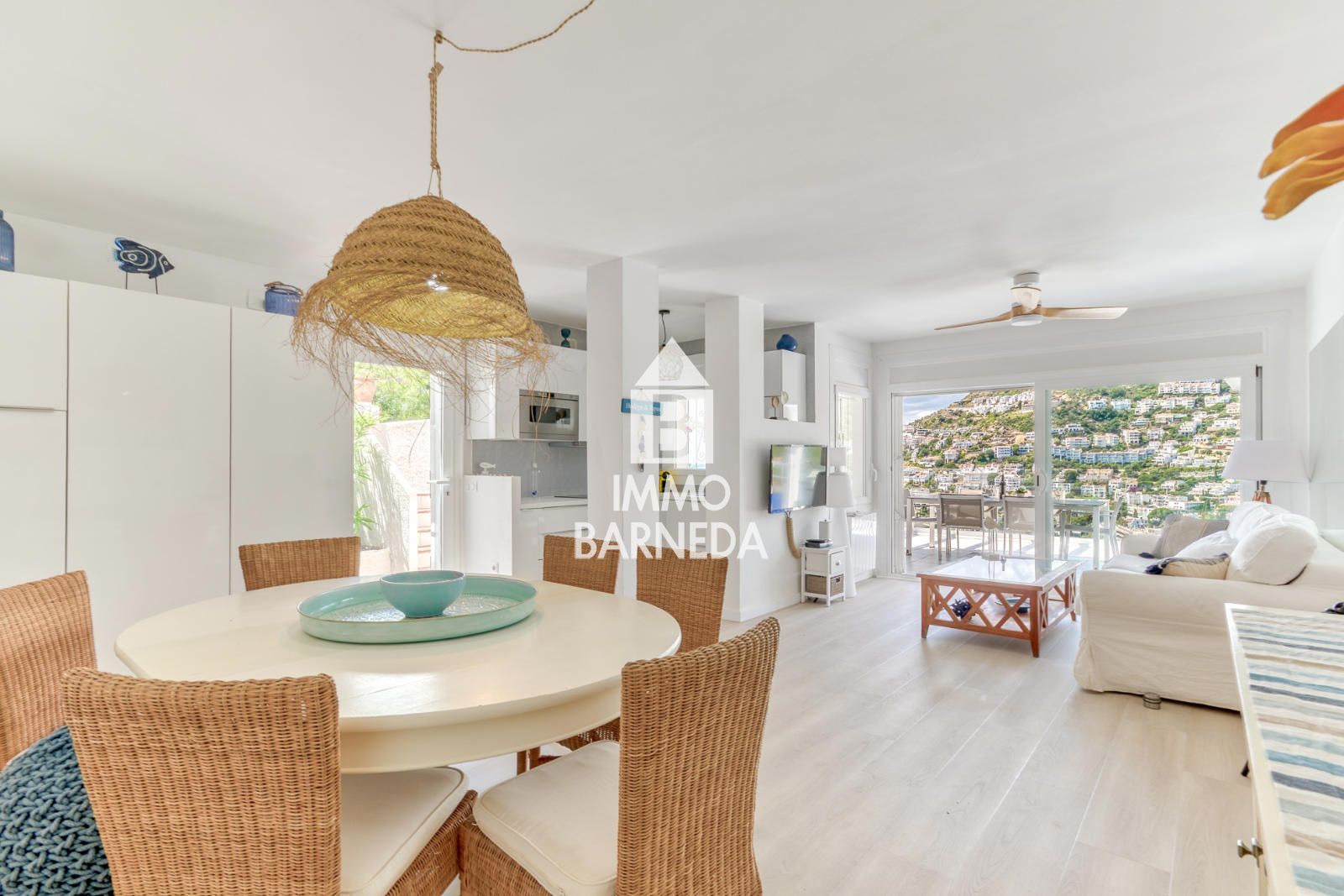Apartamento con gran terraza y pérgola con vistas al mar en Canyelles