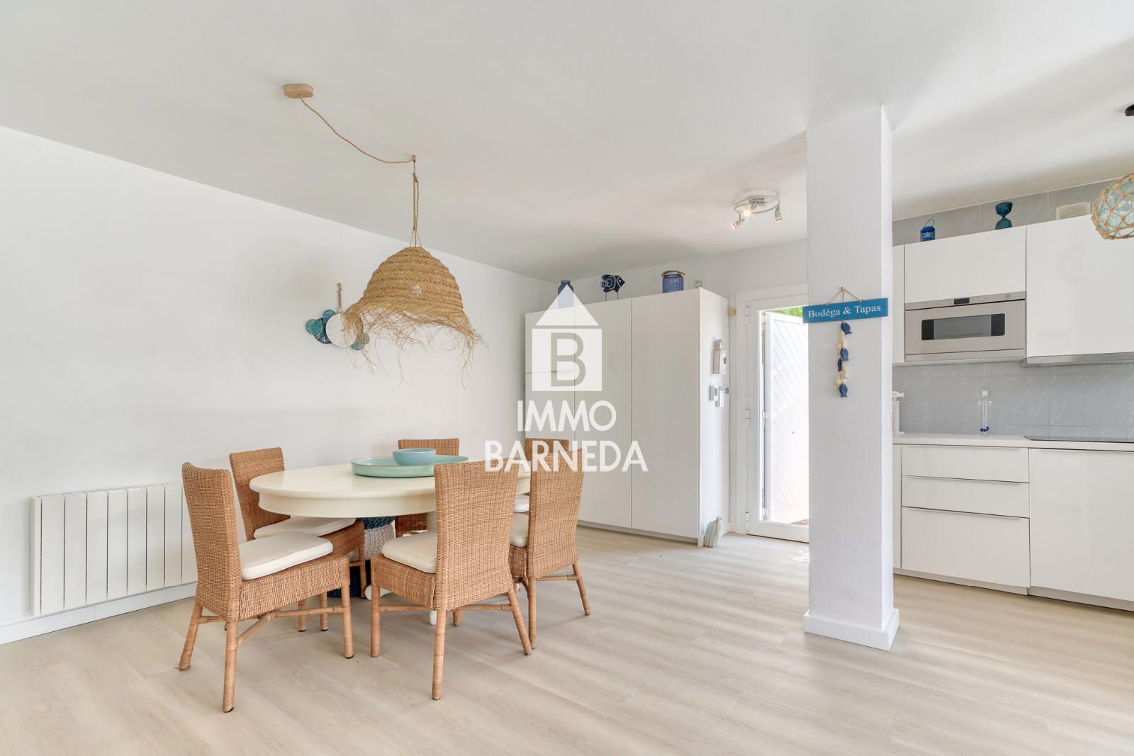 Apartamento con gran terraza y pérgola con vistas al mar en Canyelles