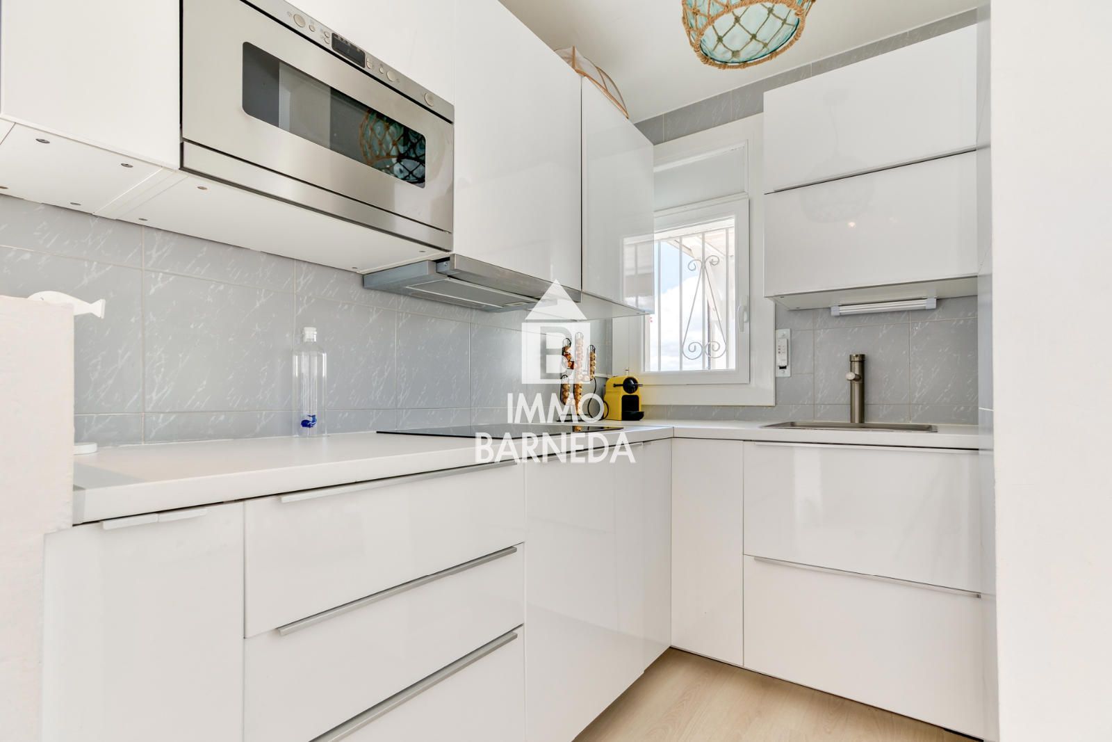 Apartamento con gran terraza y pérgola con vistas al mar en Canyelles