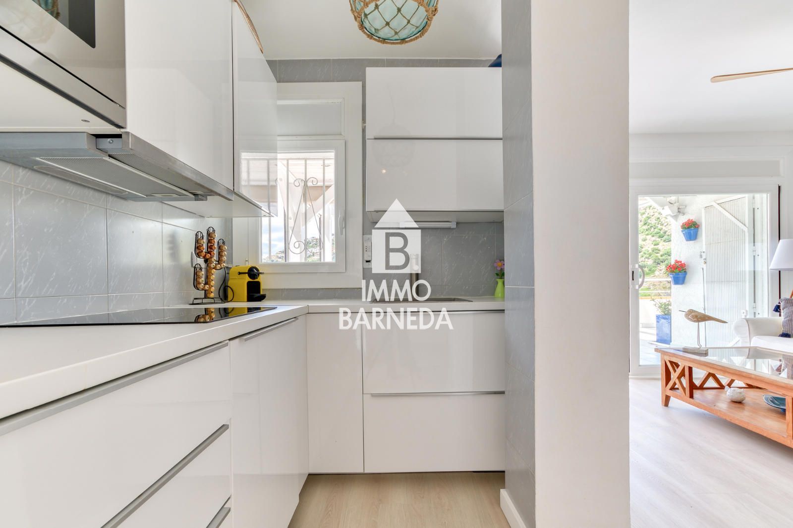 Apartamento con gran terraza y pérgola con vistas al mar en Canyelles