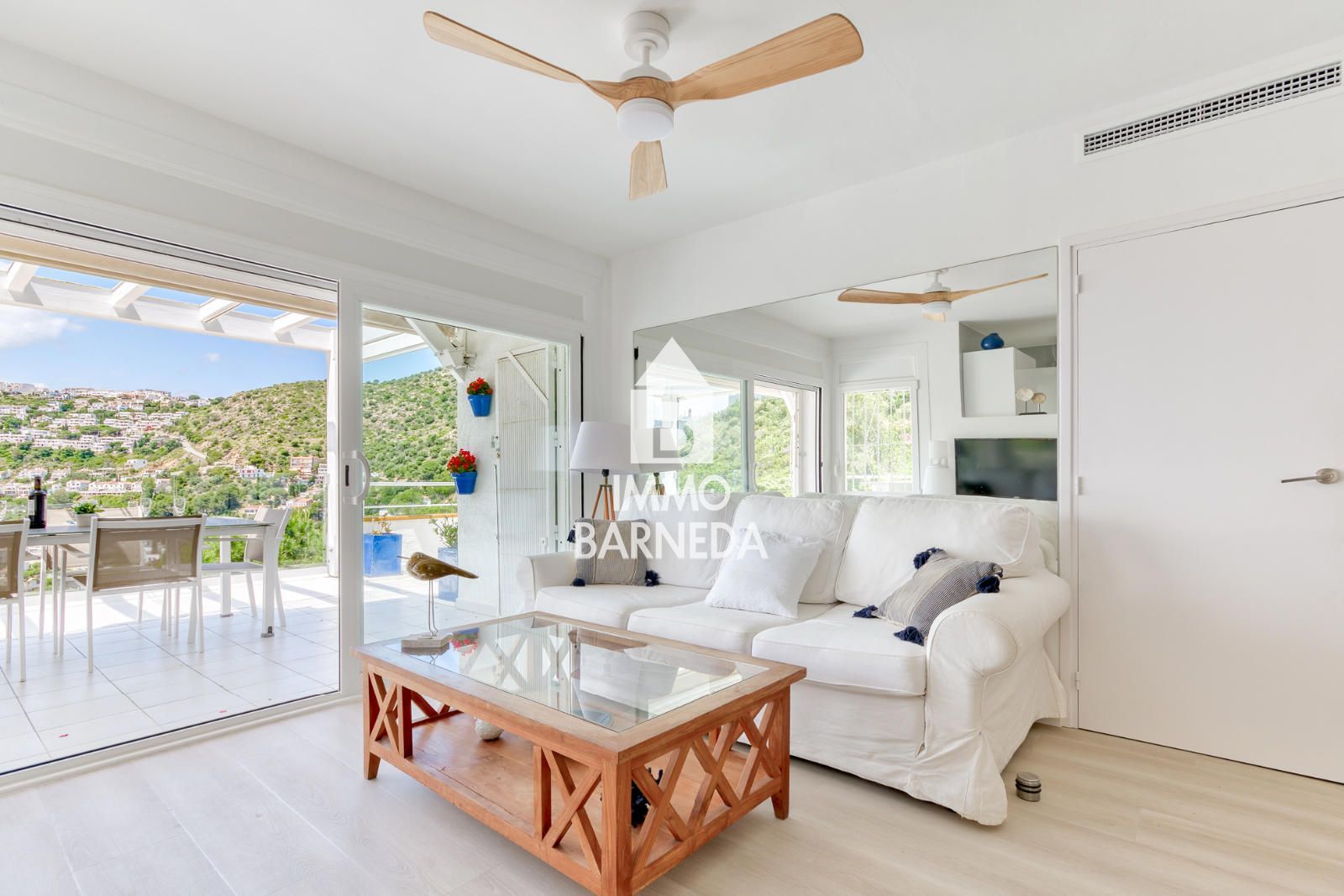 Apartamento con gran terraza y pérgola con vistas al mar en Canyelles