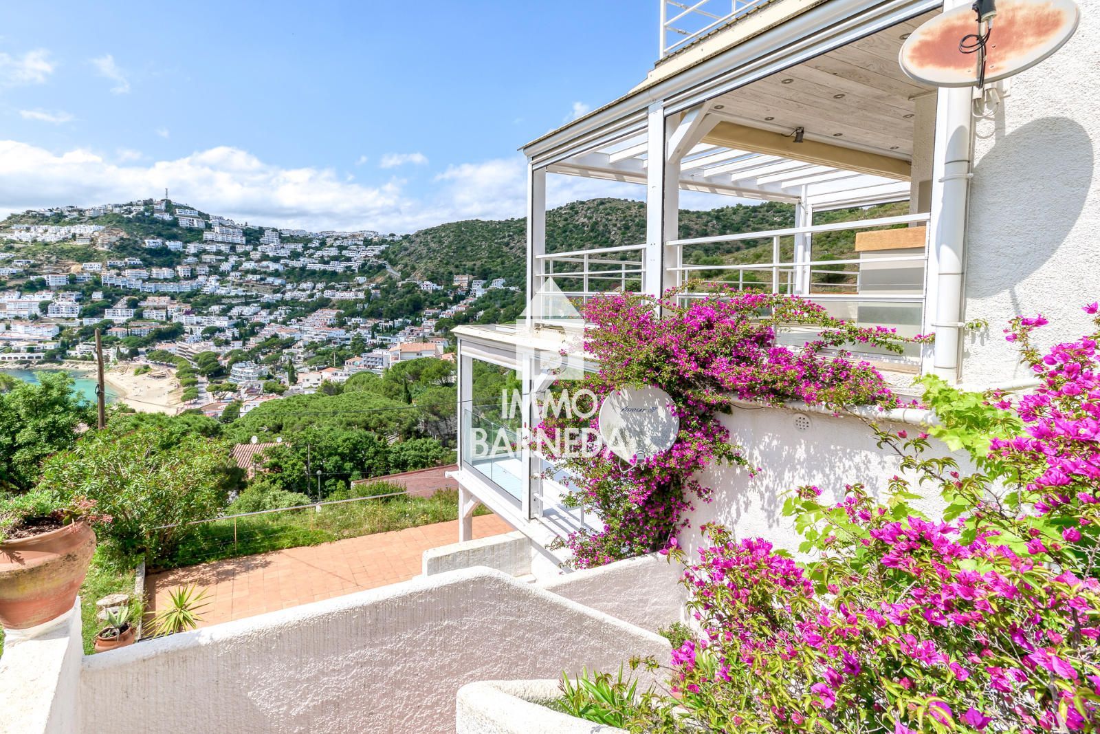 Apartamento con gran terraza y pérgola con vistas al mar en Canyelles