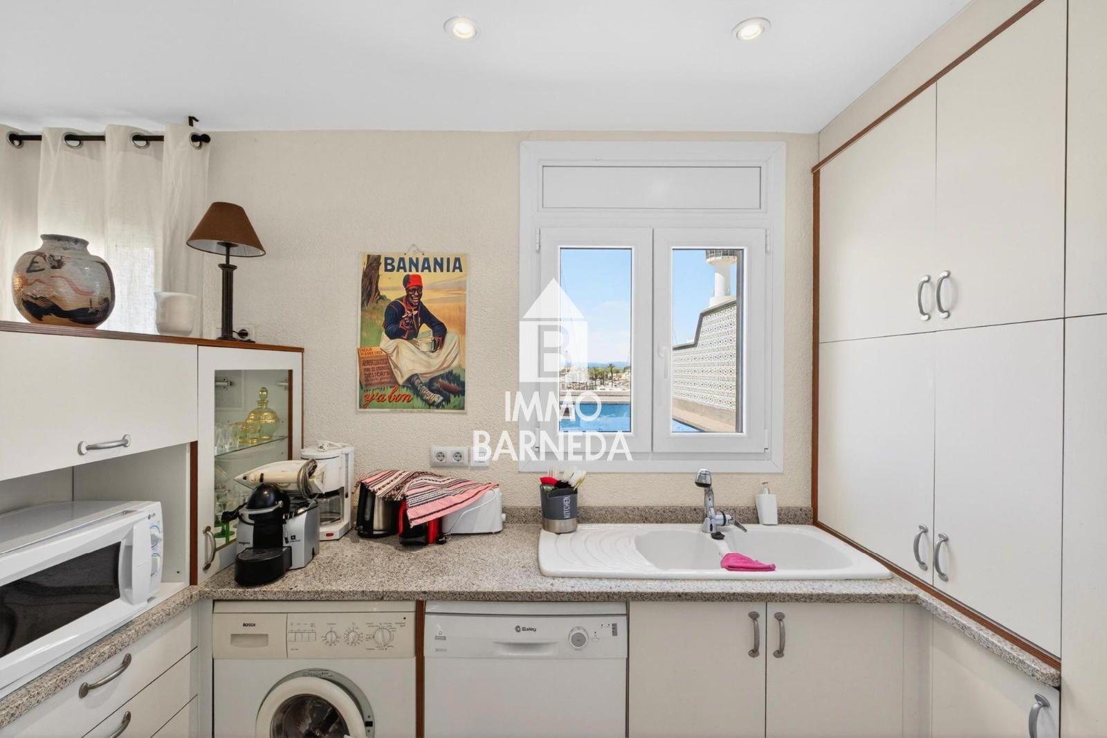 CAVALL DE MAR  Àtic-dúplex amb gran terrassa, piscina privada i vistes al canal