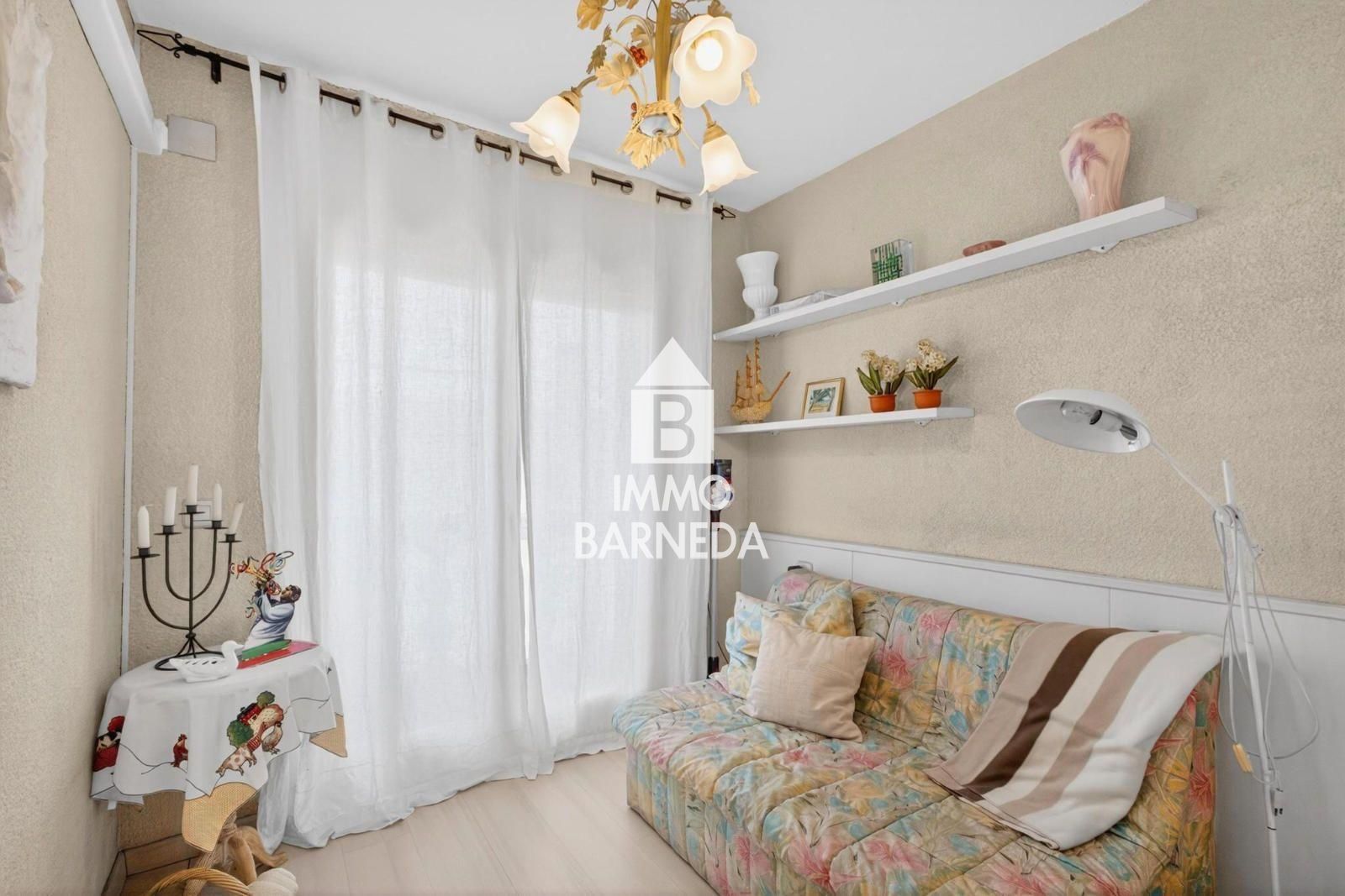 CAVALL DE MAR  Àtic-dúplex amb gran terrassa, piscina privada i vistes al canal