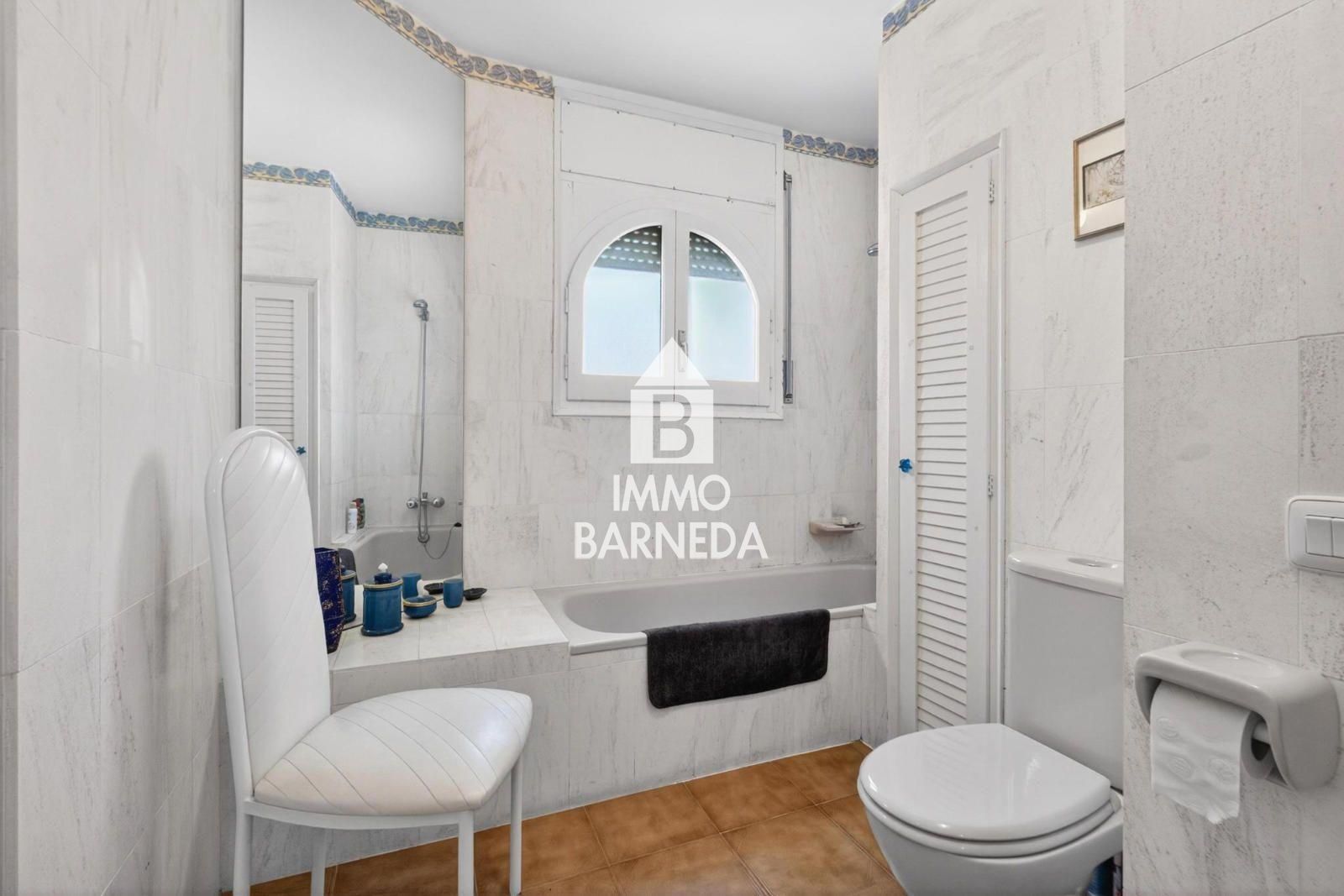 CAVALL DE MAR  Àtic-dúplex amb gran terrassa, piscina privada i vistes al canal
