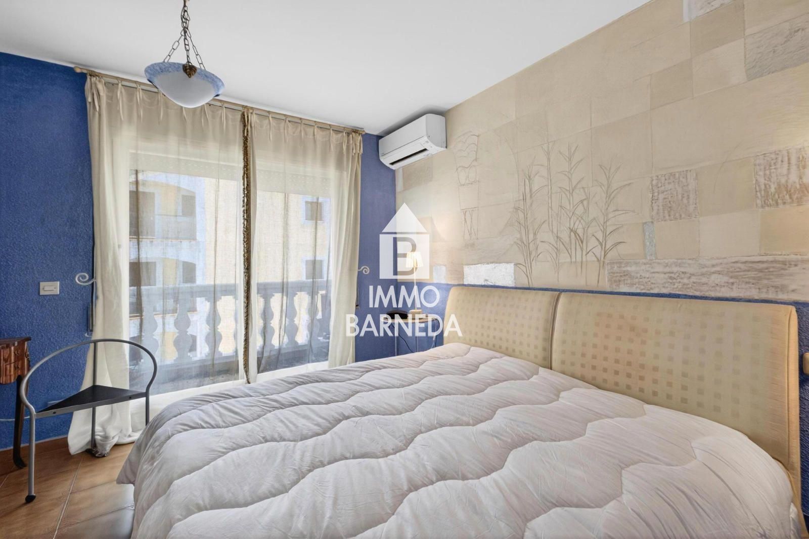 CAVALL DE MAR  Àtic-dúplex amb gran terrassa, piscina privada i vistes al canal