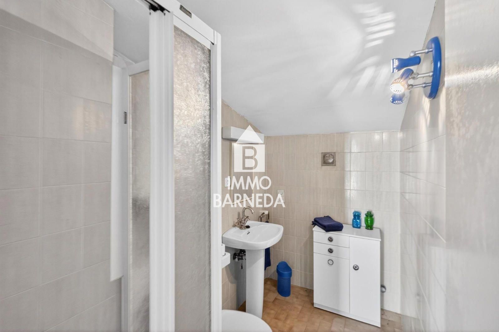 CAVALL DE MAR  Àtic-dúplex amb gran terrassa, piscina privada i vistes al canal