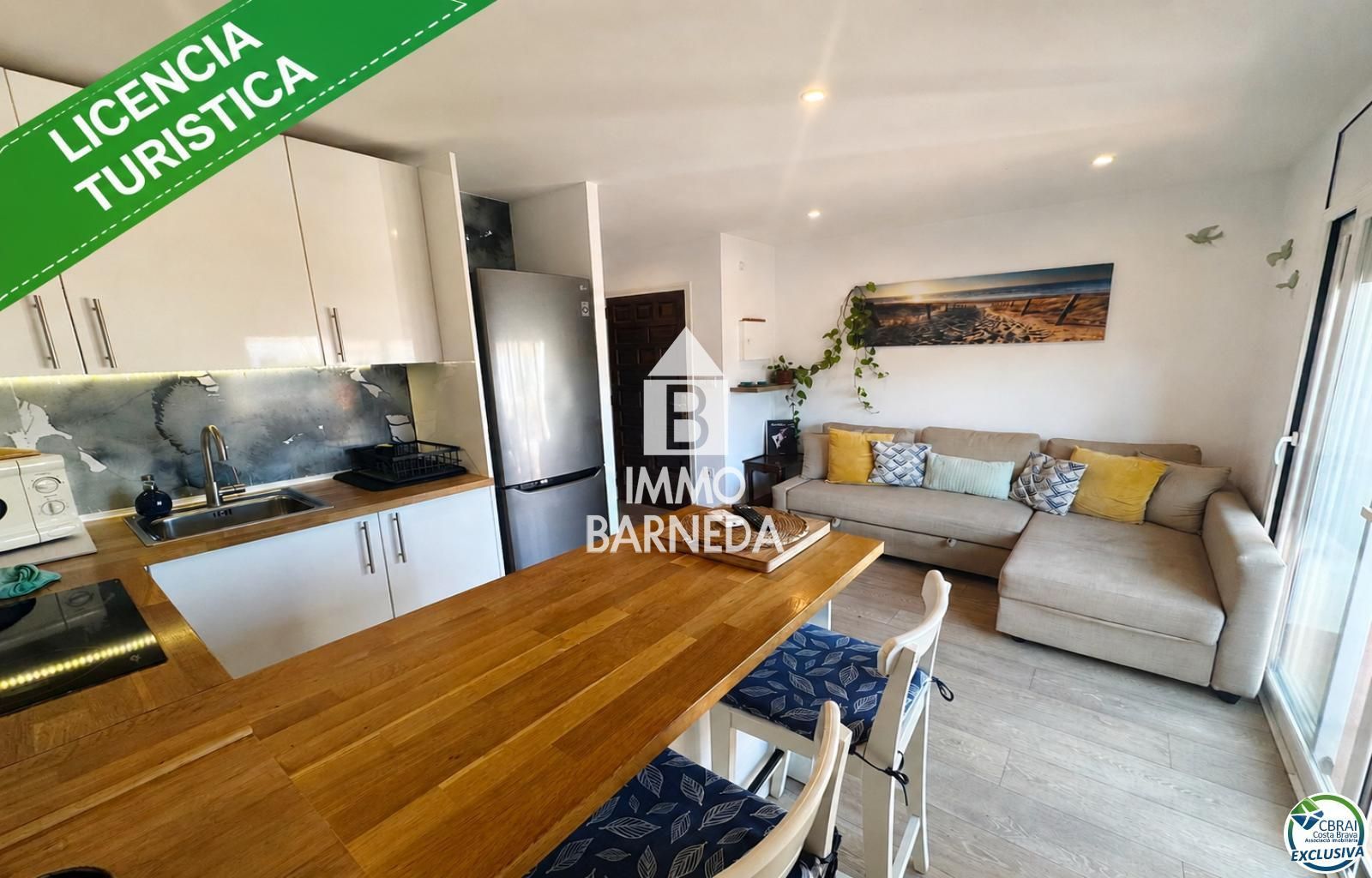 Apartament renovat d'una habitació amb llicència turística, terrassa assolellada i piscina comunitària