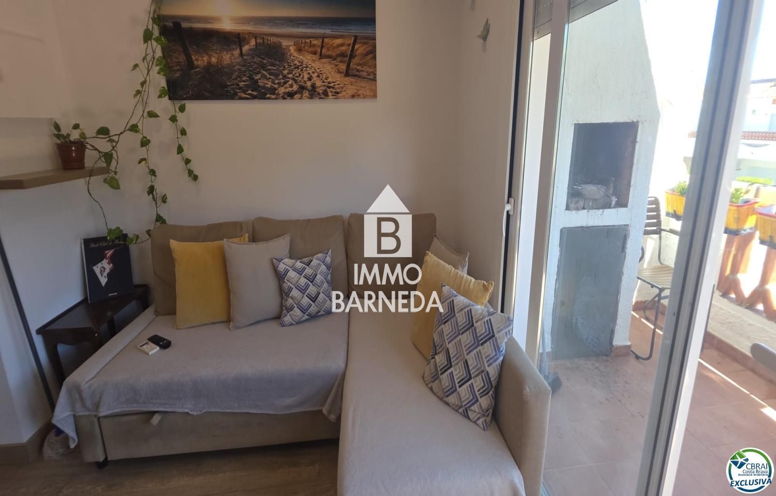 Apartament renovat d'una habitació amb llicència turística, terrassa assolellada i piscina comunitària
