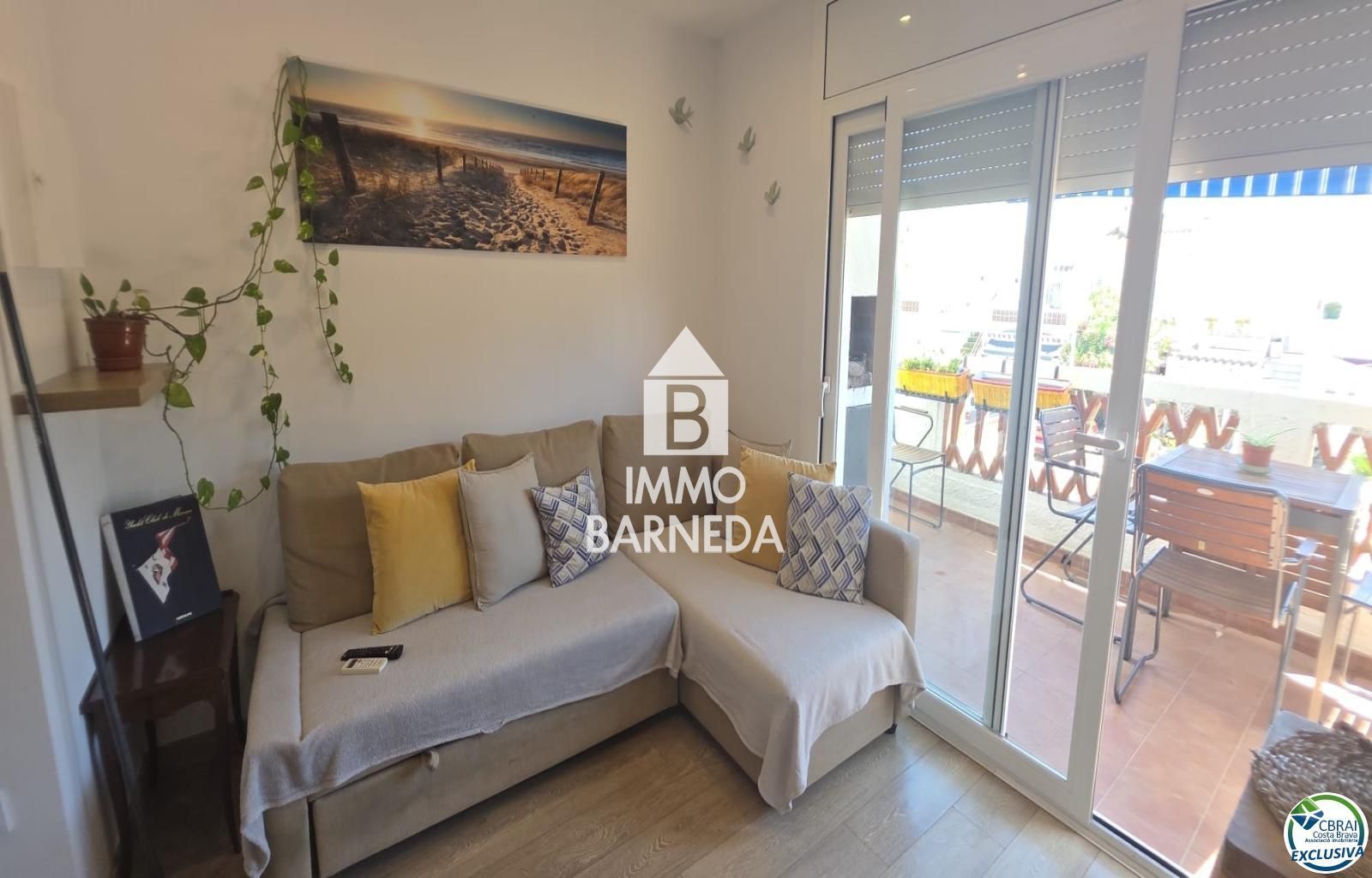 Apartament renovat d'una habitació amb llicència turística, terrassa assolellada i piscina comunitària