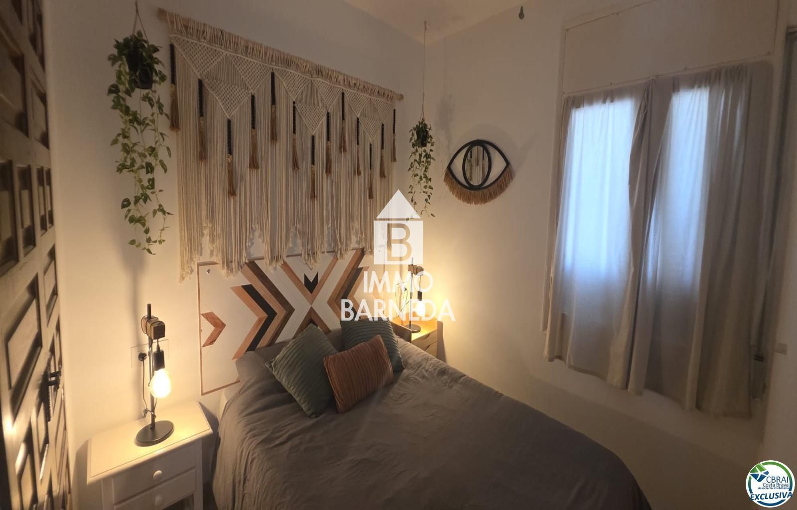 Apartament renovat d'una habitació amb llicència turística, terrassa assolellada i piscina comunitària