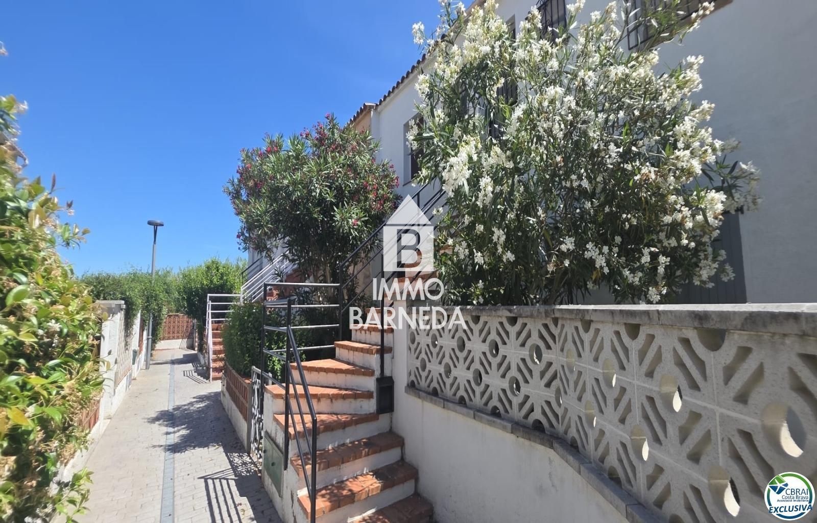 Apartament renovat d'una habitació amb llicència turística, terrassa assolellada i piscina comunitària