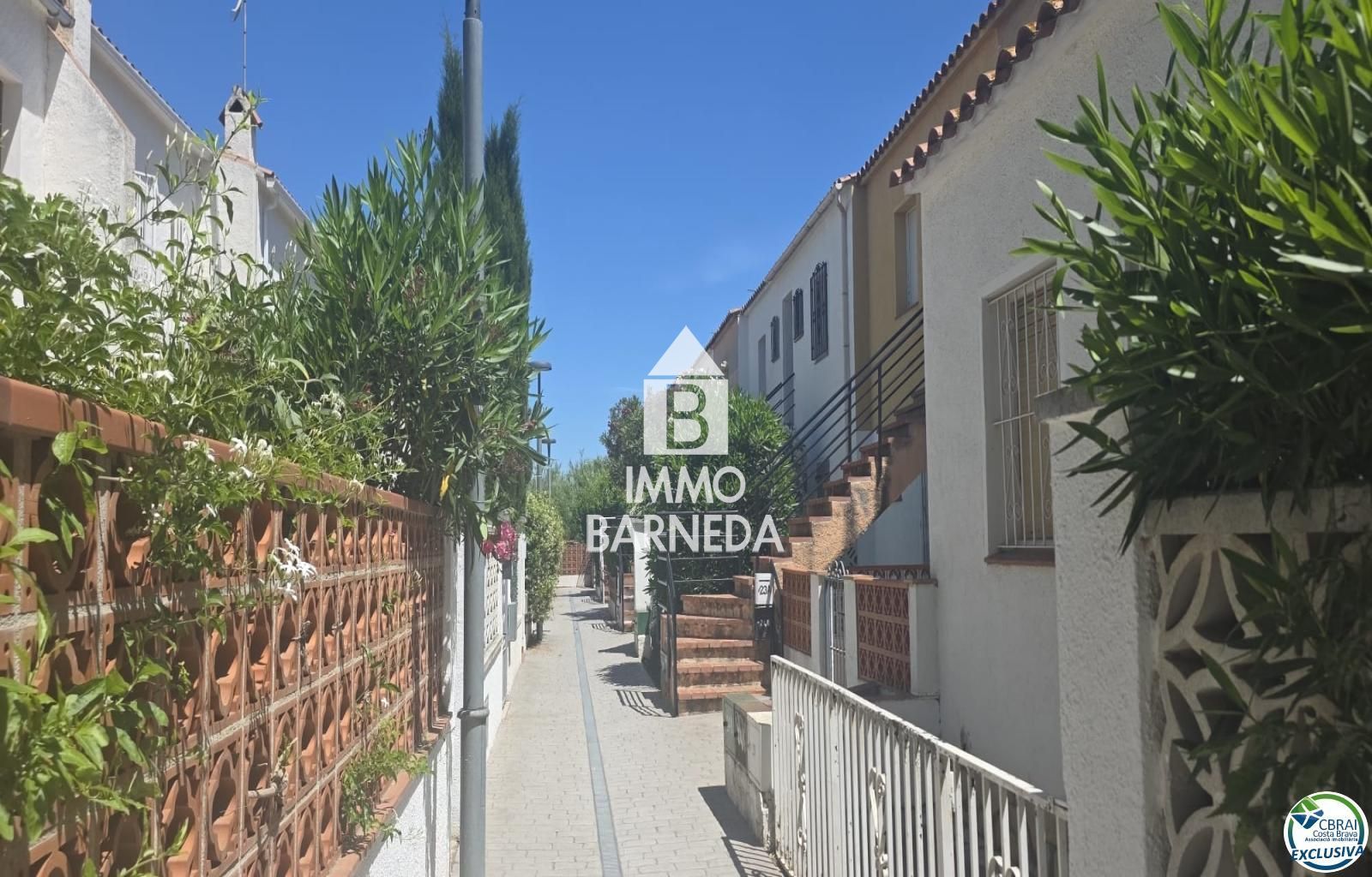 Apartament renovat d'una habitació amb llicència turística, terrassa assolellada i piscina comunitària