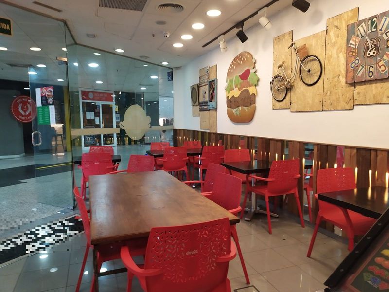 Restaurante en traspaso Barcelona. Ref: 1095. Kamvy