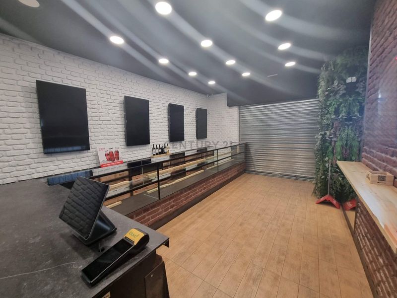 Shop for trade sale Santa Coloma de Gramenet, Barcelona. Ref: 1718. Kamvy