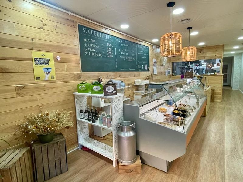 Shop for trade sale Barcelona. Ref: 1720. Kamvy