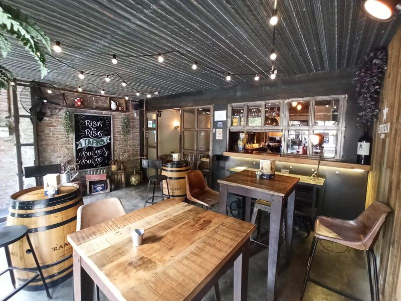 Restaurant en traspàs Barcelona. Ref: 2190. Kamvy